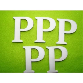 Fehér fa betűk  P 	5db/csomag	5cm