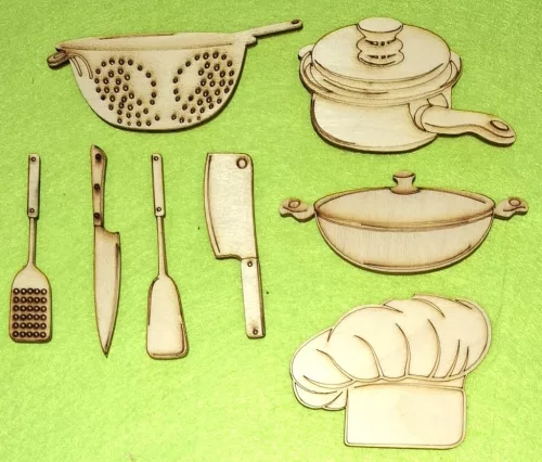 	Natúr fa Szakács szett	1szett	Sapka 7x5 cm tészta szűrő 9x3,5 cm,bárd 2x6,5cm vastagság 3mm		