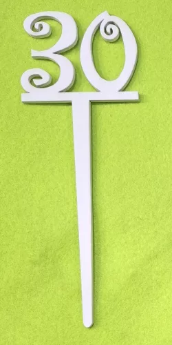 Fehér fa beszuros vidám számok	1 db/csomag	18x6,5cm vastagság 3mm