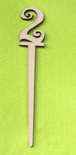 Natúr fa beszuros vidám számok	1 db/csomag	18x3cm vastagság 3mm