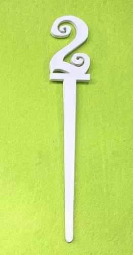 Fehér fa beszuros vidám számok	1 db/csomag	18x3cm vastagság 3mm