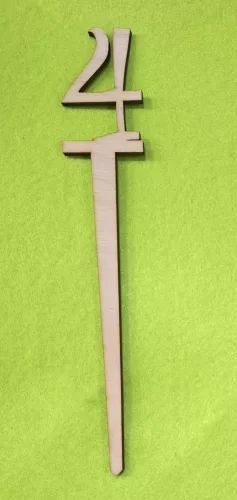 Natúr fa beszuros vidám számok	1 db/csomag	18x3cm vastagság 3mm