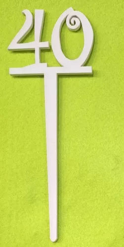 Fehér  fa beszuros vidám számok	1 db/csomag	18x6,5cm vastagság 3mm