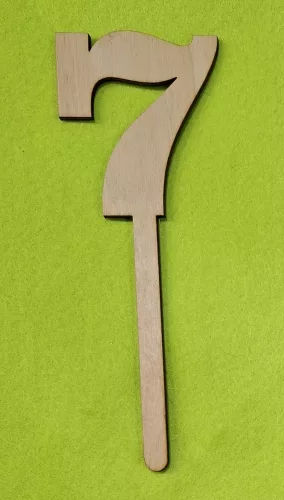 Natúr fa beszúrós 7 szám kövér	1db/csomag	18cm vastagság 3mm