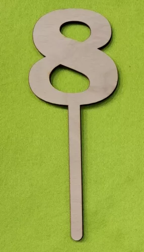 Natúr fa beszúrós 8 szám kövér	1db/csomag	18cm vastagság 3mm