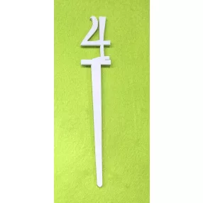   Fehér fa beszuros vidám számok	1 db/csomag	18x3cm vastagság 3mm