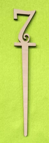 Natúr fa beszuros vidám számok	1 db/csomag	18x3cm vastagság 3mm
