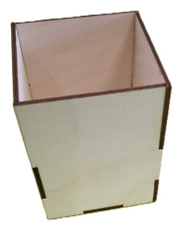 Lapra szerelt Natúrfa ceruza tartó 	1szett	Széllesség  8x8 cm, magasság 10cm