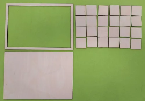 Natúr,nyír rétegelt lemez Adventi tábla alap 	1 szett 	29x20 cm 24db 4,5 cm kockával vastagság 3mm		