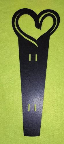 Nagy  Szálas fekete virágtartó szívvel 	1db	39x14,5cm vastagság 2,5mm