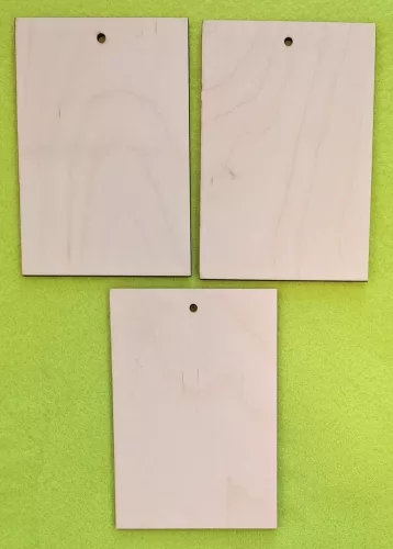 Natúr fa téglalap lyukkal 	3db/csomag	9x13cm vastagság 3mm