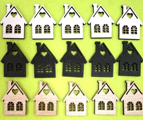 Kis házikó barna ,fekete,fehér	15db/csomag	3,2x4 cm vastagság 2,5 mm