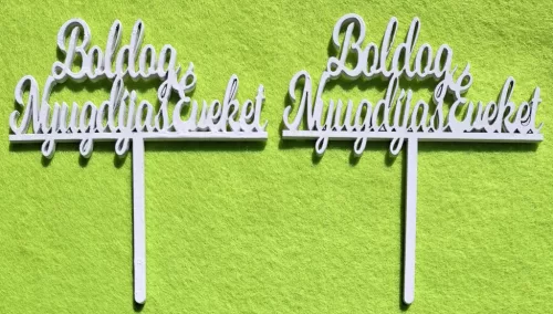 Fehér  ,Beszúrós Fa alapú HDF(nem tömörfa) bodog nyugdíjas éveket	2db/csomag	10x10cm vastagság 3mm