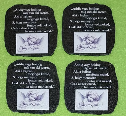  Nyomtatott  fa Kicsi  Fekete háttérrel Angyalkás Addig vagy boldog…..  felirattal 	4db/csomag	6x6 cm vastagság 2,5mm	