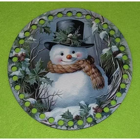   15 cm Horgolható nyomtatott Fa koszorú közép 7mm lyukkal  Hóember sállal  	1db	 vastagság 2,5mm	