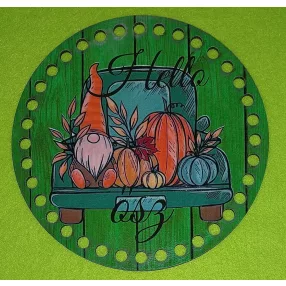   15 cm Horgolható nyomtatott fa Kopogtató közép  7mm lyukkal manó zöld autón Hello ősz felirattal	1db	 vastagság 2,5mm	