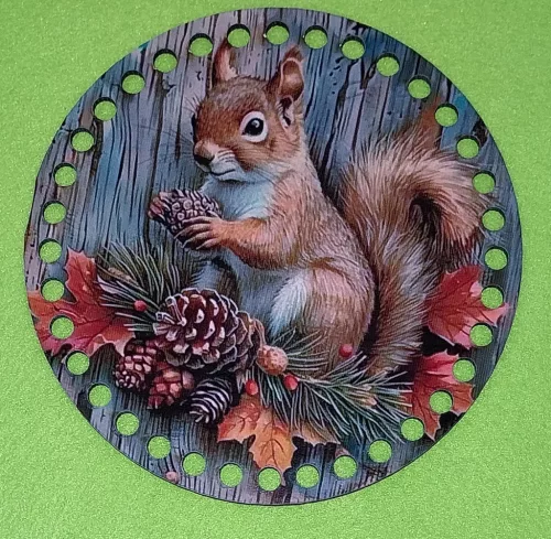 15 cm Horgolható nyomtatott  fa  Kopogtató közép  7mm lyukkal  Mókus 	1db	vastagság 2,5mm	