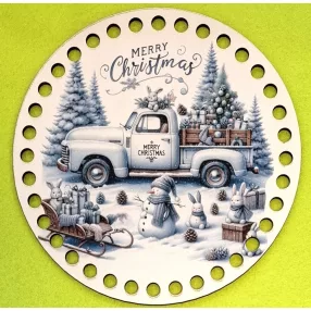    Horgolható nyomtatott fa Kopogtató közép   Havas háttérrel nyuszi fekszik  az autón    Merry Christmas  felirattal 	1db	15cm vastagság 3mm	