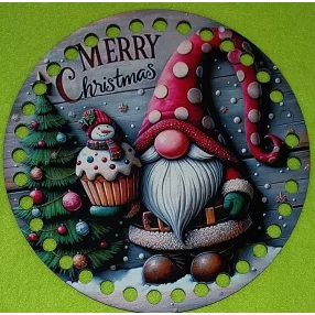   15 cm Horgolható nyomtatott Fa koszorú közép  7mm lyukkal piros sapkás manó Merry Christman felirattal 	1db	 vastagság 2,5mm	