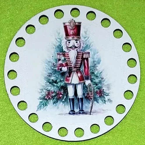 10cm kör Horgolható nyomtatott fa alap   diótörő    7mm lyukkal 	1db	10cm vastagság 2,5mm	