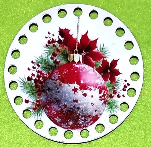 8cm kör Horgolható nyomtatott fa alap   Piros karácsonyfa gömbbel     5mm lyukkal 	1db	8cm vastagság 2,5mm	