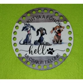    12cm kör Horgolható nyomtatott fa  alap  A kutya a főnők Mi csak itt lakunk. 7mm lyukkal 	1db	12 cm vastagság 2,5mm	