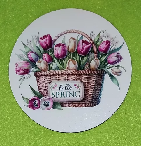 Nyomtatott fa kopogtató közép    tulipános kosár Hello sprig felirattal	1db	11,8cm vastagság 3mm	