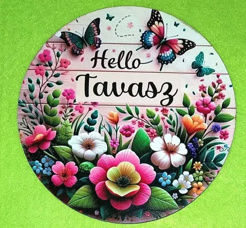 15 cm Nyomtatott ,fa alapú HDF(nem tömörfa) , kopogtató közép    Sárga deszkás háttérrel  virágos pillangós Hello Tavasz felirattal 	1db	 vastagság 2,5mm	