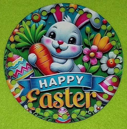 15cm kör Horgolható nyomtatott fa alap  Fehér nyuszi virágok között répával a kézben Happy Easter   felirattal  7mm lyukkal 	1db	15cm cm vastagság 2,5mm	