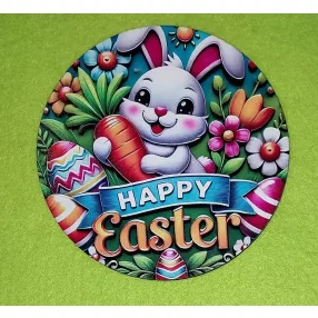   Nyomtatott fa kopogtató közép    Fehér nyuszi virágok között répával a kézben Happy Easter   felirattal 	1db	15cm vastagság 3mm	