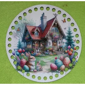   15cm Horgolható nyomtatott fa alap   7 mm lyukkal Barna házikó a háttérben nyuszik és tojás elöl 	1db/csomag	15cm vastagság 2,5mm	