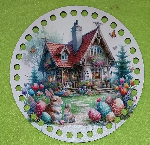 15cm Horgolható nyomtatott fa alap   7 mm lyukkal Barna házikó a háttérben nyuszik és tojás elöl 	1db/csomag	15cm vastagság 2,5mm	