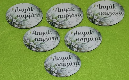  Nyomtatott Fa ovális tábla zöld virágos hátér  Anyák napjára felirattal 	6db/csomag	6x4cm vastagság 3mm	