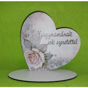   Nyomtatott fa  Talpas szív barna  alapon Nagymamának sok  szeretettel felirattal	1szett	15x15cm, talp 17,5x10 vastagság 3mm	