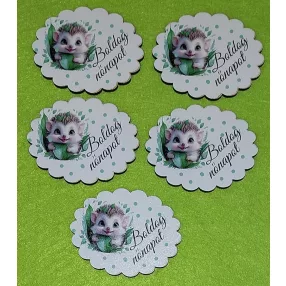   Nyomtatott fa Sünis ovális csipkés szélü tábla Boldog nőnapot  felirattal	5db/csomag	6,5x5cm vastagság 3mm	