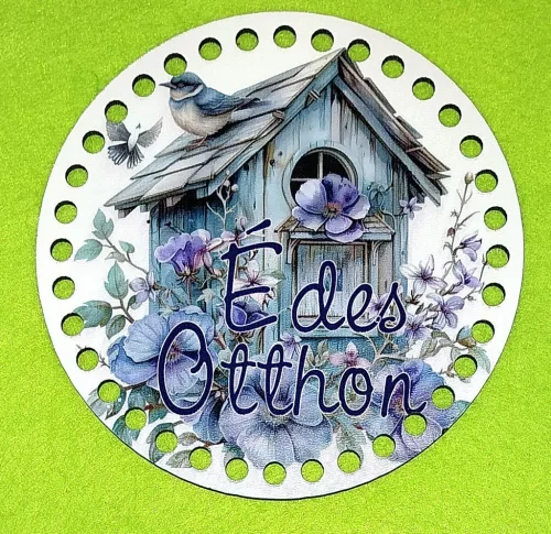 15cm Horgolható nyomtatott fa alap Szürke házikós madáretető ,lilla virággal Édes Otthon   felirattal	7mm lyukkal  1db/csomag	15cm vastagság 3mm	