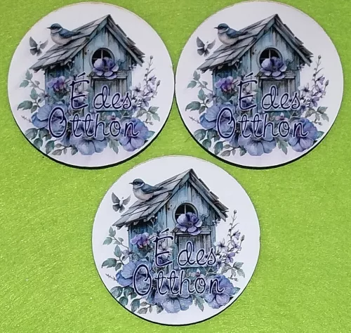 8cm kerek Nyomtatott Fa  Szürke házikós madáretető ,lilla virággal  Édes Otthon felirattal	3db/csomag	8cm vastagság 3mm	