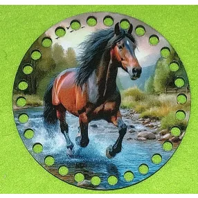   12cm Horgolható nyomtatott fa alap Patakban vágtató barna ló  	7mm lyukkal 1db/csomag	12cm vastagság 3mm	