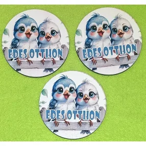   8cm Nyomtatott Fa kerek  Aranyos madár pár kerítésen Édes Otthon felirattal  	3db/csomag	8cm vastagság 3mm	