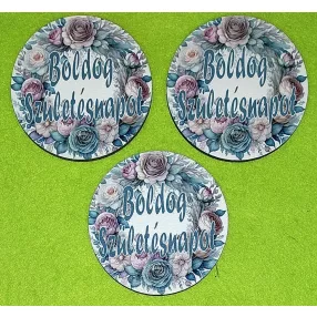   8cm Nyomtatott fa alapú HDF(nem tömörfa) kerek  Virág koszorú szürke Boldog Születésnapot  felirattal  	3db/csomag	8cm vastagság 2,5mm	