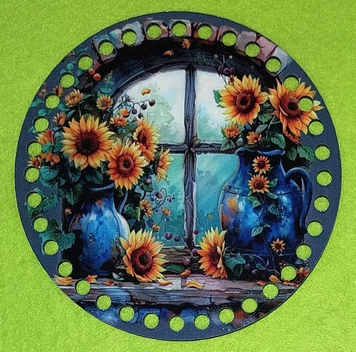 15cm Horgolható nyomtatott fa alap 7 mm lyukkal   Napraforgó ablakban kék vázában  	1db/csomag	15cm vastagság 2,5mm	