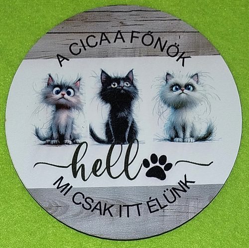 Nyomtatott Fa Kerek kopogtató közép  Mi csak itt élünk cicás  	1db/csomag	11,8cm vastagság 3mm	
