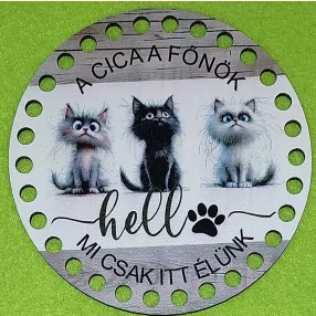   12cm Horgolható nyomtatott fa alap 7 mm lyukkal   Mi csak itt élünk cicás  	1db/csomag	12cm vastagság 2,5mm	