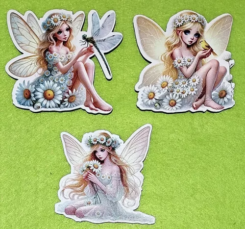 Nyomtatott fa ülő margarétás tündér szett	1szett/csomag 3db 	magasság 6,5 cm vastagság 2,5mm	