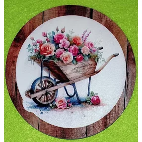   Nyomtatott Fa kerek kopogtató közép Talicska rózsákkal 	1db/csomag	11,8 cm vastagság 3mm	