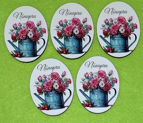 Nyomtatott fa ovális tábla Locsoló kana piros  rózsa Nőnapra felirattal 	5db/csomag	5x6,5cm vastagság 2,5mm	