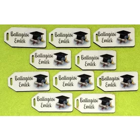   	Nyomtatott fa Biléta tábla Diplomaosztós sapkás Ballagási emlék  felirattal 	10db/csomag	5,5x2,5cm vastagság 2,5mm	
