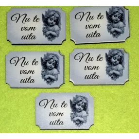   	Nyomtatott Fa  Tábla Szürke  háttérrel angyalkás  Nu te vom uita  felirattal 	5db/csomag	6,5x4cm vastagság 3mm	