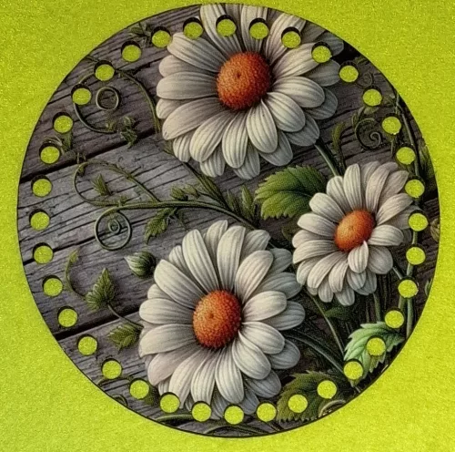 15cm Horgolható nyomtatott fa alap 7 mm lyukkal Deszkás háttér, margarétás  	1db	15cm vastagság 2,5mm	