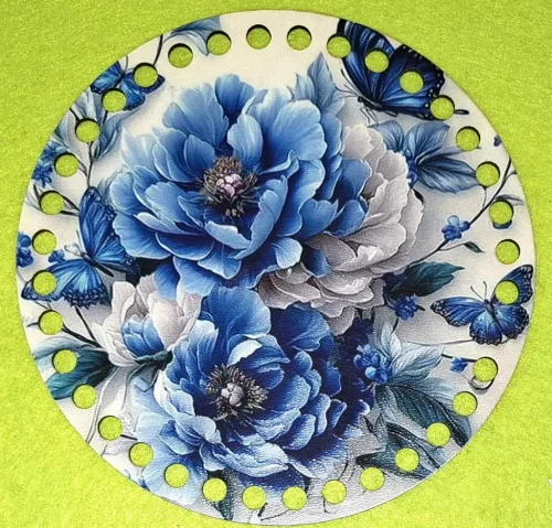 15cm Horgolható nyomtatott fa alap 7 mm lyukkal Kék pillangós és virágos 	1db	15cm vastagság 2,5mm	